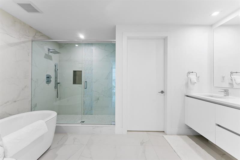 Image 19 of 44 For 730 Ocean Blvd  505