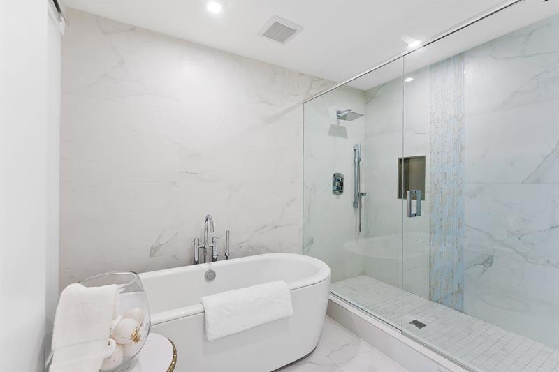Image 21 of 44 For 730 Ocean Blvd  505