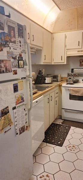 Image 11 of 21 For 2860 Somerset Dr  202