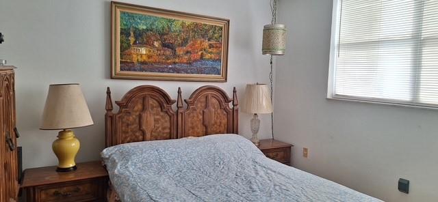 Image 14 of 21 For 2860 Somerset Dr  202