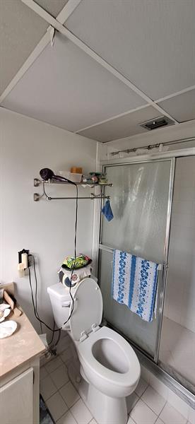 Image 17 of 21 For 2860 Somerset Dr  202