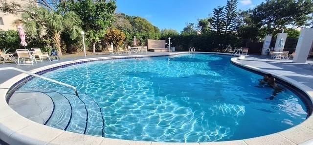 Image 4 of 21 For 2860 Somerset Dr  202