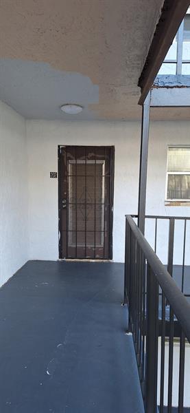 Image 6 of 21 For 2860 Somerset Dr  202