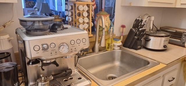 Image 7 of 21 For 2860 Somerset Dr  202