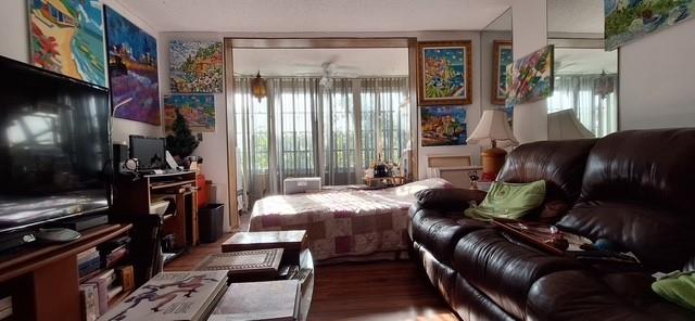 Image 9 of 21 For 2860 Somerset Dr  202