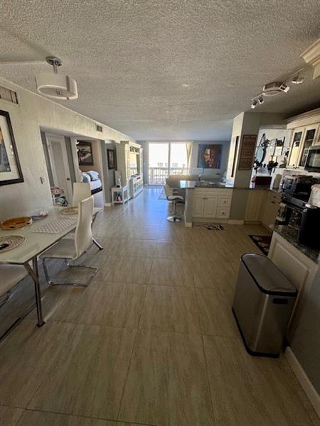 Image 18 of 21 For 801 Ocean Dr  303