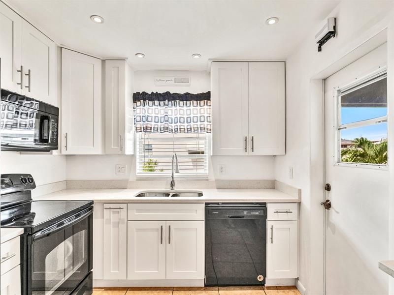 Image 10 of 52 For 5300 Washington St  O222