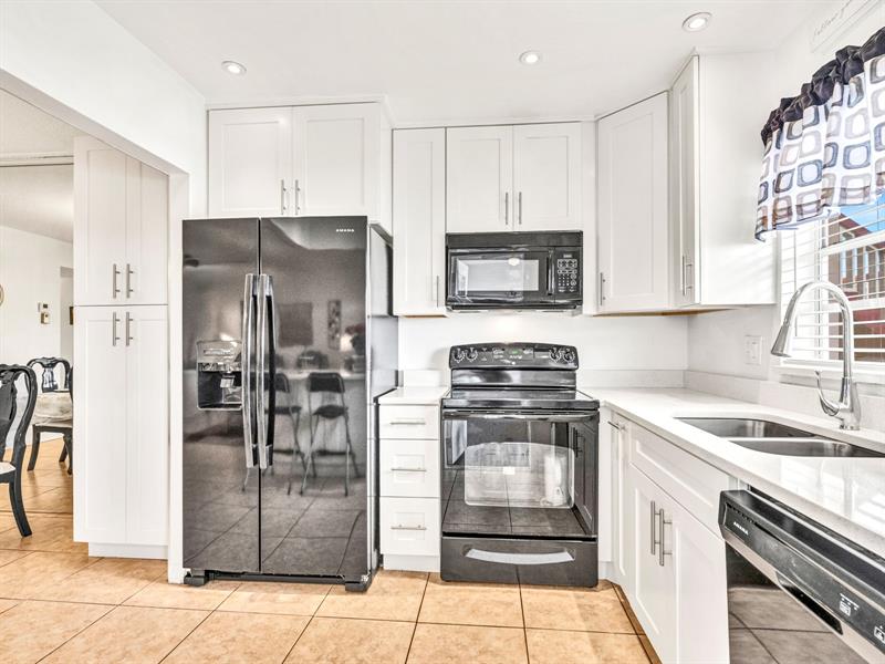Image 11 of 52 For 5300 Washington St  O222