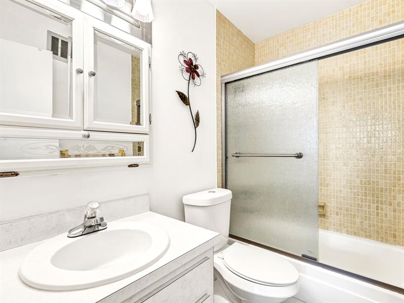 Image 27 of 52 For 5300 Washington St  O222