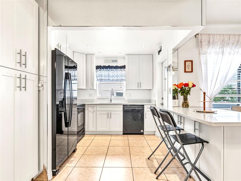 Image 9 of 52 For 5300 Washington St  O222