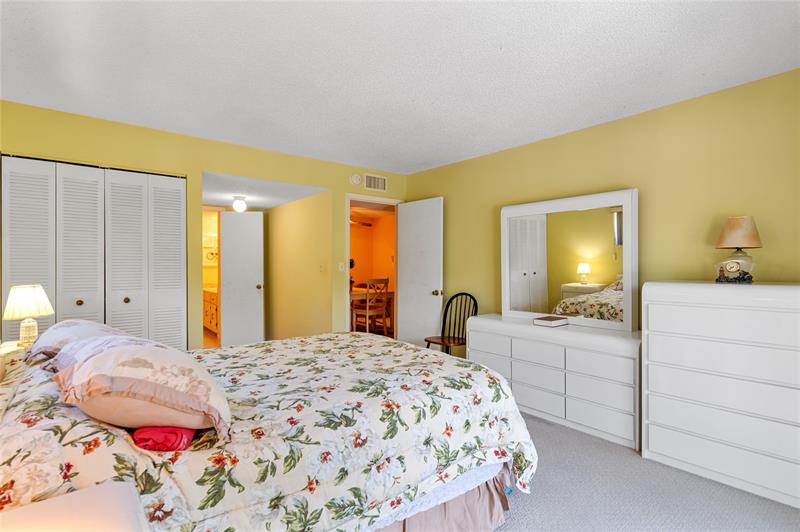 Image 14 of 30 For 3909 Ocean Blvd  216