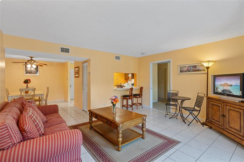 Image 3 of 30 For 3909 Ocean Blvd  216