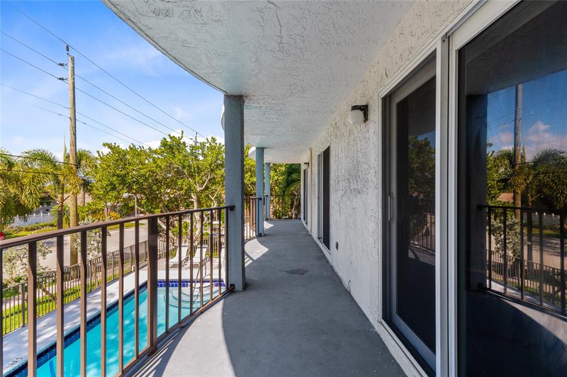 Image 5 of 30 For 3909 Ocean Blvd  216