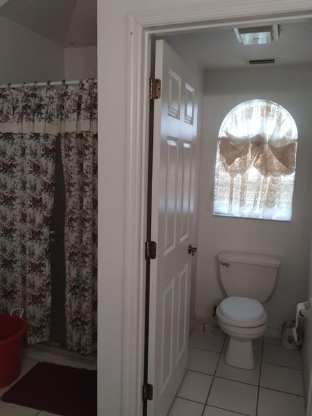 Image 19 of 28 For 584 Laurel Oak Crt. Ne