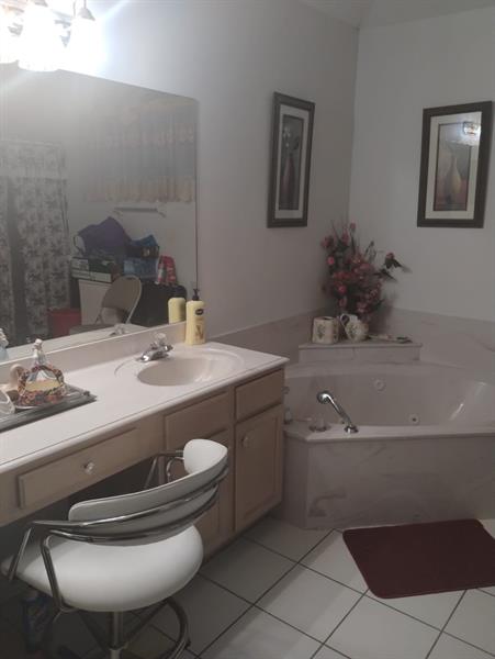 Image 21 of 28 For 584 Laurel Oak Crt. Ne