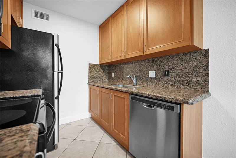 Image 10 of 38 For 1460 18th St  103