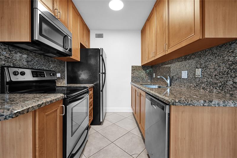 Image 11 of 38 For 1460 18th St  103