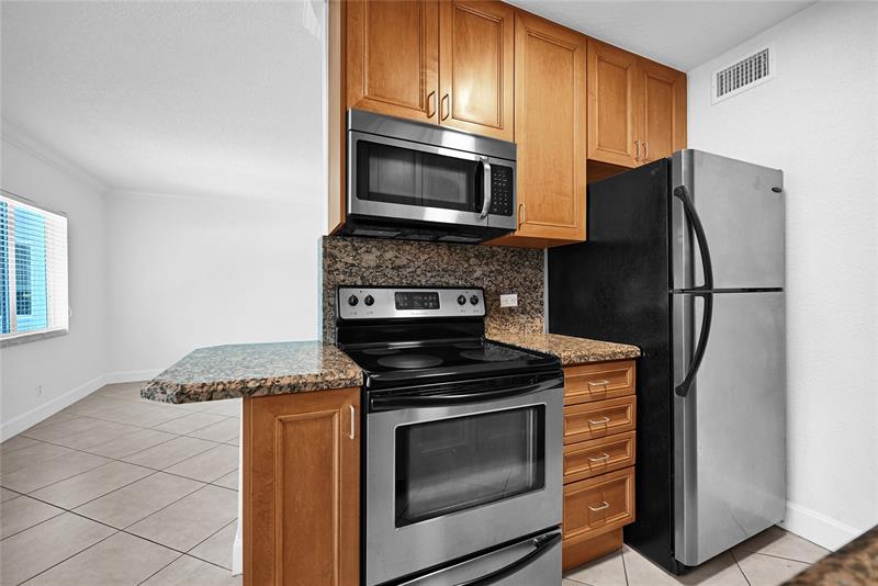 Image 12 of 38 For 1460 18th St  103