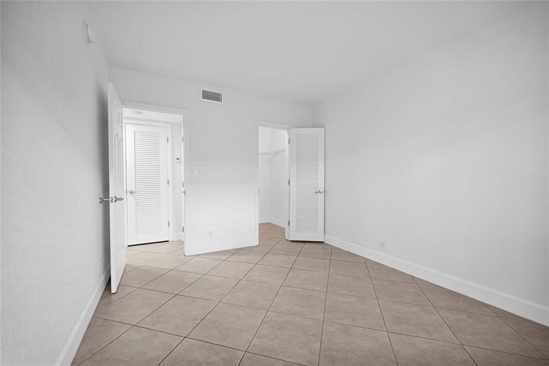 Image 21 of 38 For 1460 18th St  103