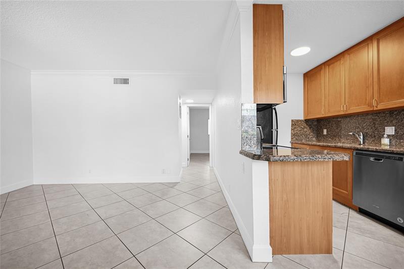 Image 9 of 38 For 1460 18th St  103