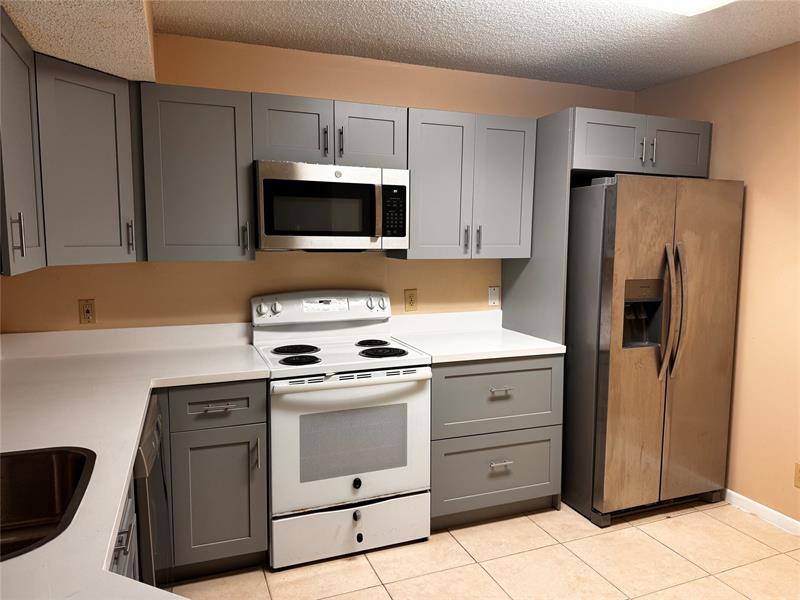 Image 5 of 11 For 8701 Wiles Rd  203