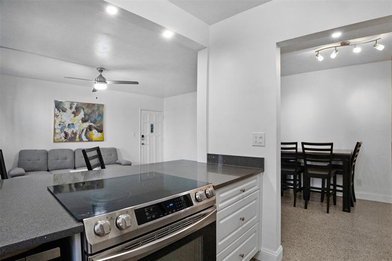 Image 11 of 22 For 625 Orton Ave  18