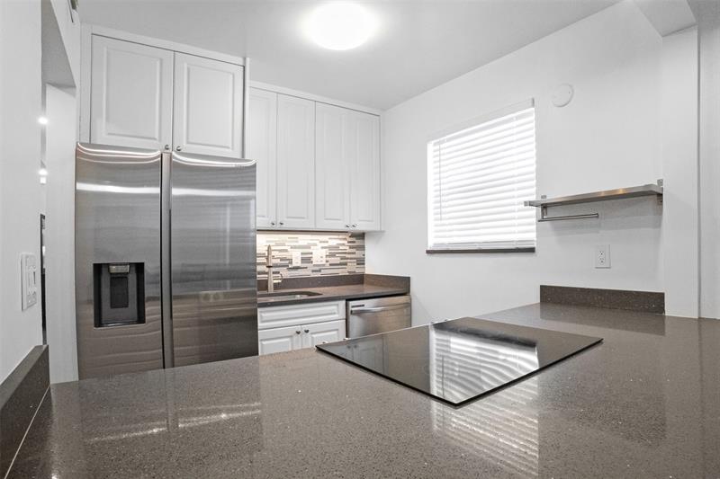 Image 14 of 22 For 625 Orton Ave  18