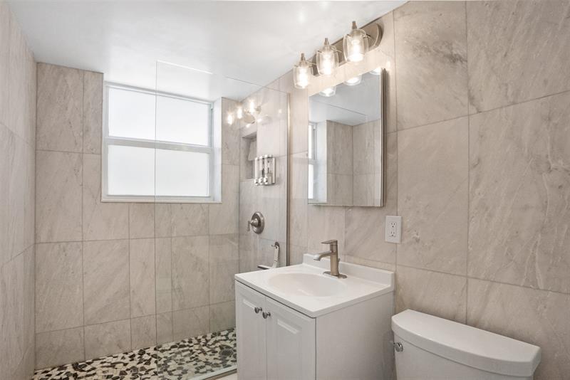 Image 17 of 22 For 625 Orton Ave  18