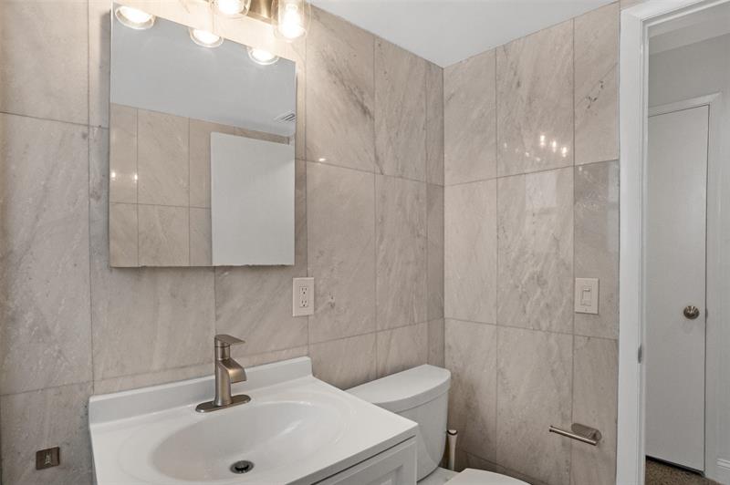 Image 18 of 22 For 625 Orton Ave  18