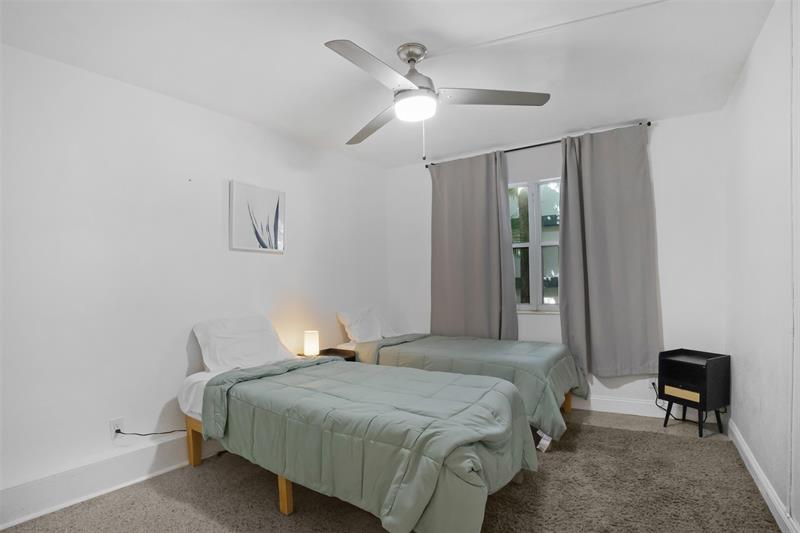 Image 19 of 22 For 625 Orton Ave  18