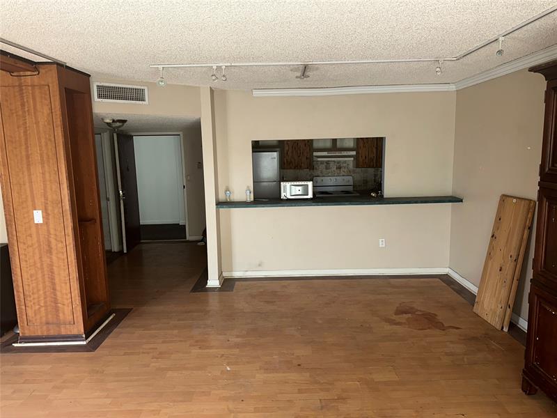 Image 3 of 3 For 4174 Inverrary Dr  410