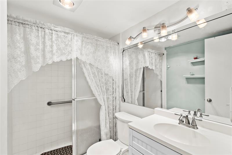 Image 11 of 28 For 2106 Newport U  2106