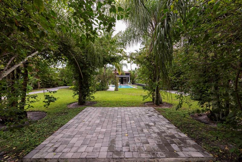 Image 82 of 97 For 862 Bailey St