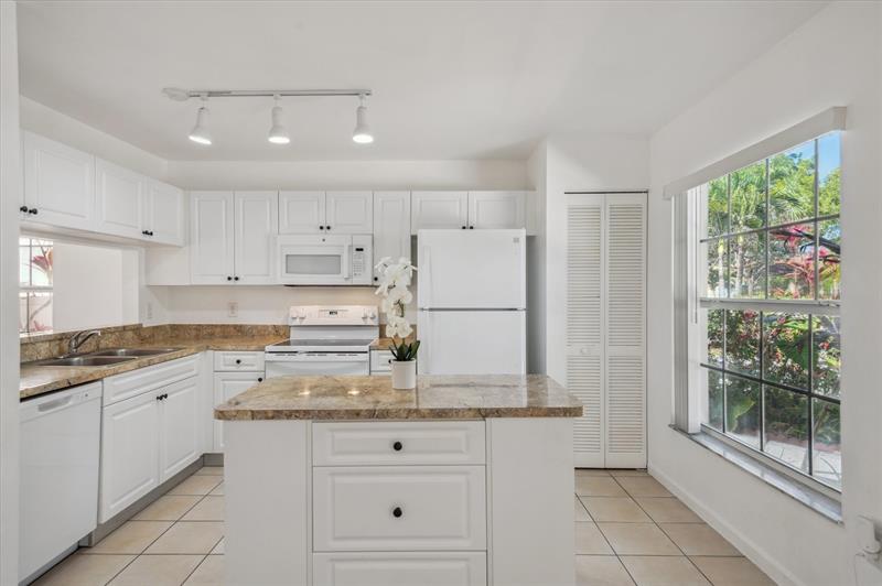 Image 12 of 24 For 10845 46th Dr