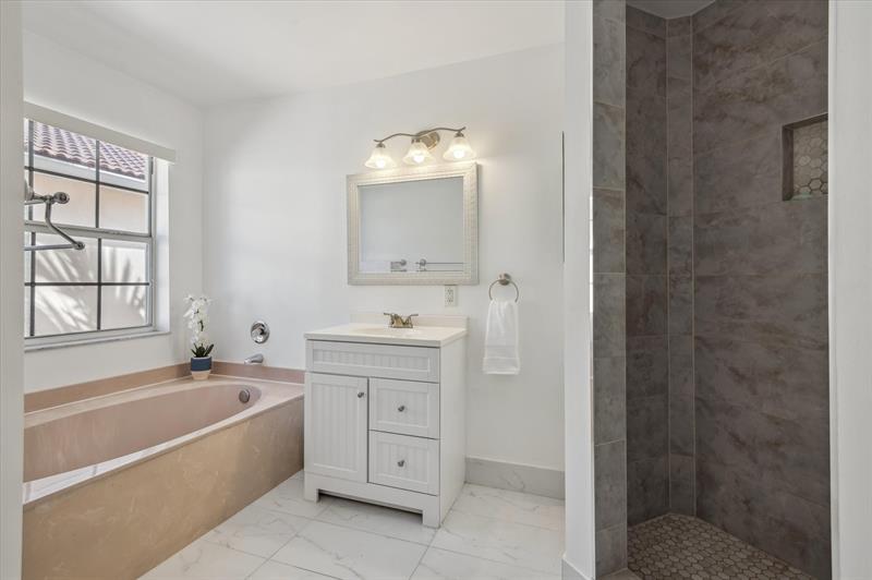 Image 17 of 24 For 10845 46th Dr