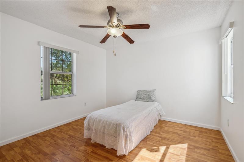 Image 18 of 24 For 10845 46th Dr