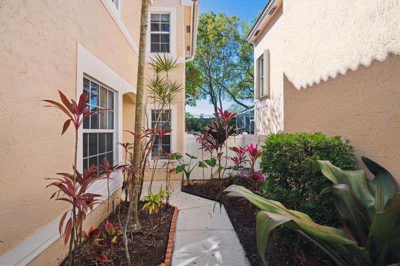 Image 4 of 24 For 10845 46th Dr