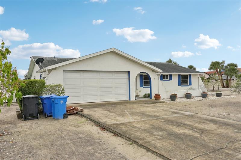 Image 3 of 44 For 928 Spindle Palm Way