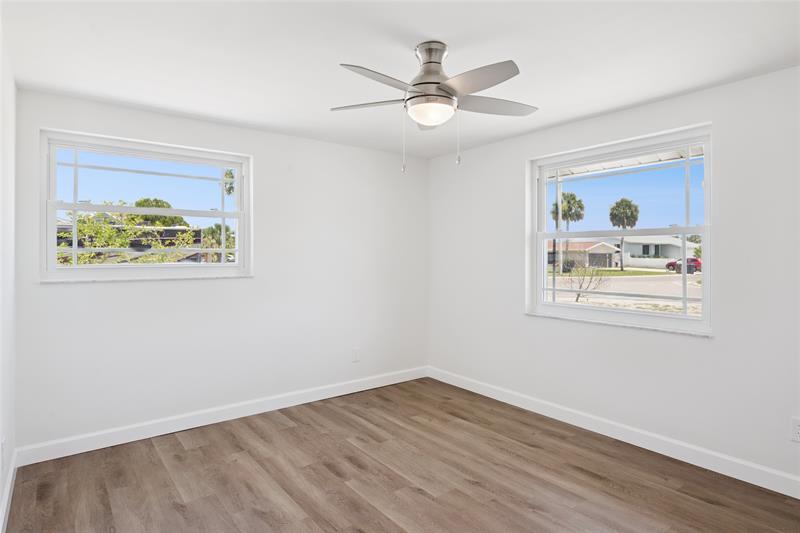 Image 34 of 44 For 928 Spindle Palm Way