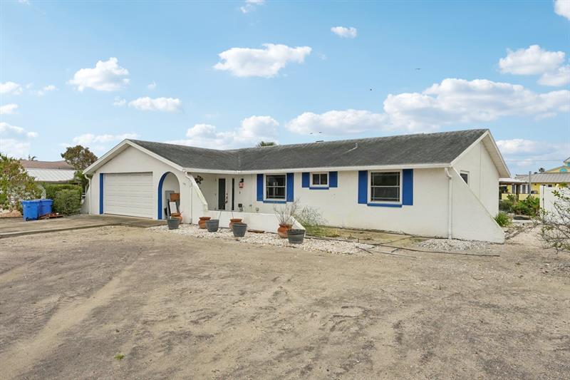 Image 4 of 44 For 928 Spindle Palm Way