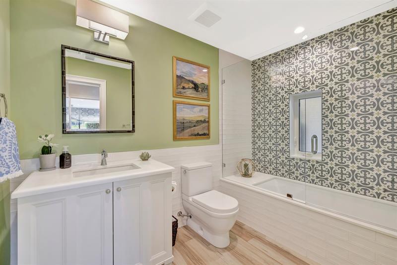 Image 42 of 100 For 4421 25th Ave