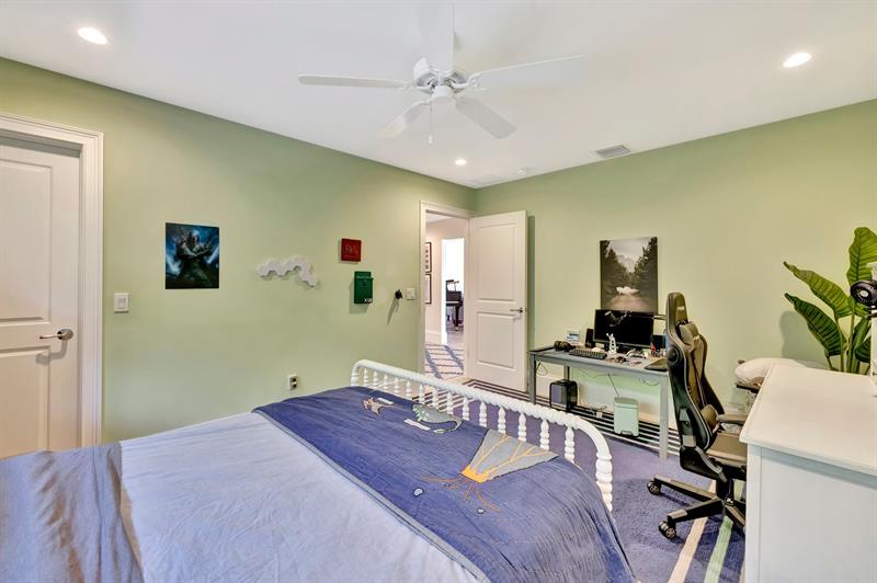 Image 47 of 100 For 4421 25th Ave