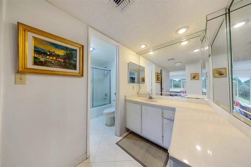 Image 12 of 38 For 905 Cypress Ter  202