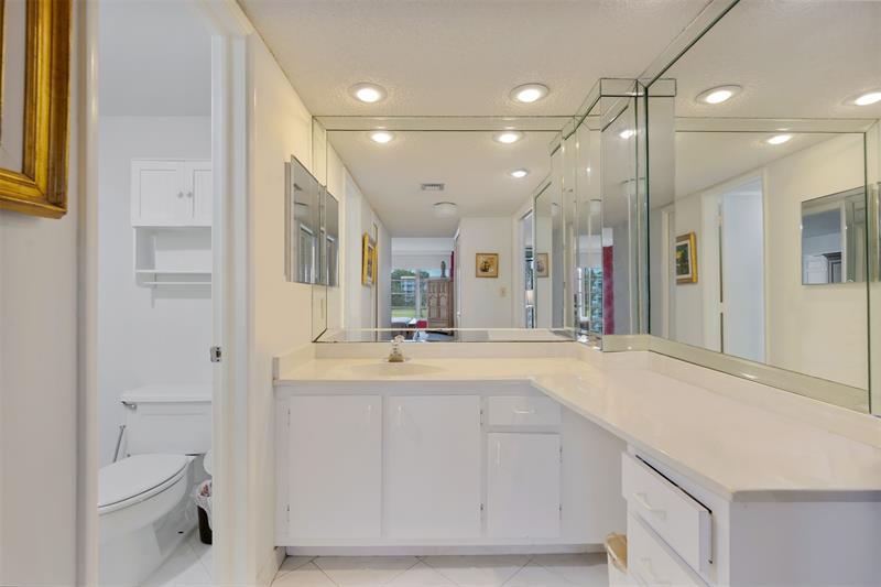 Image 13 of 38 For 905 Cypress Ter  202