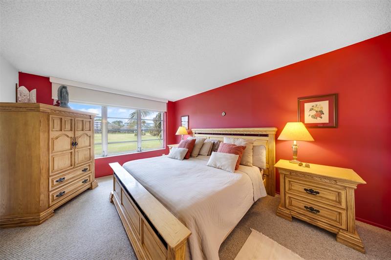 Image 15 of 38 For 905 Cypress Ter  202