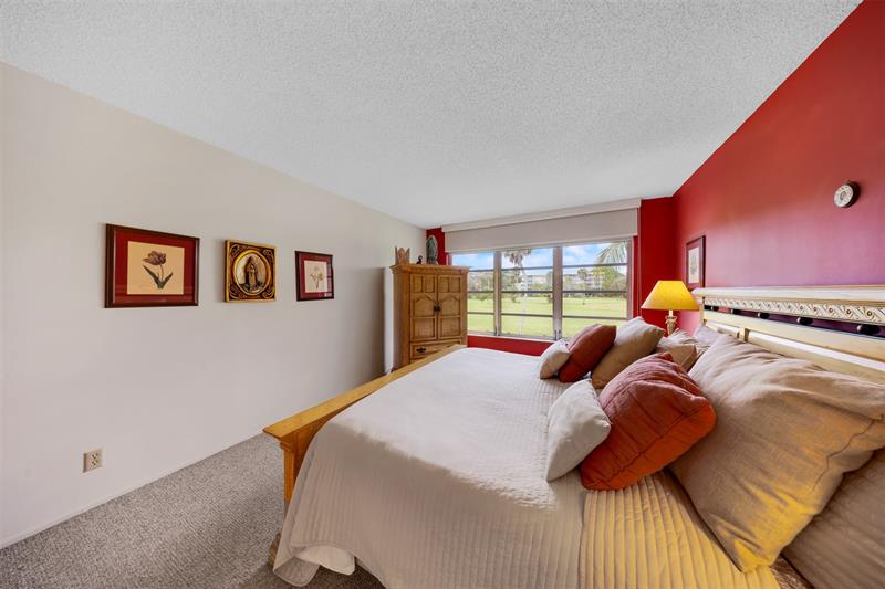 Image 17 of 38 For 905 Cypress Ter  202