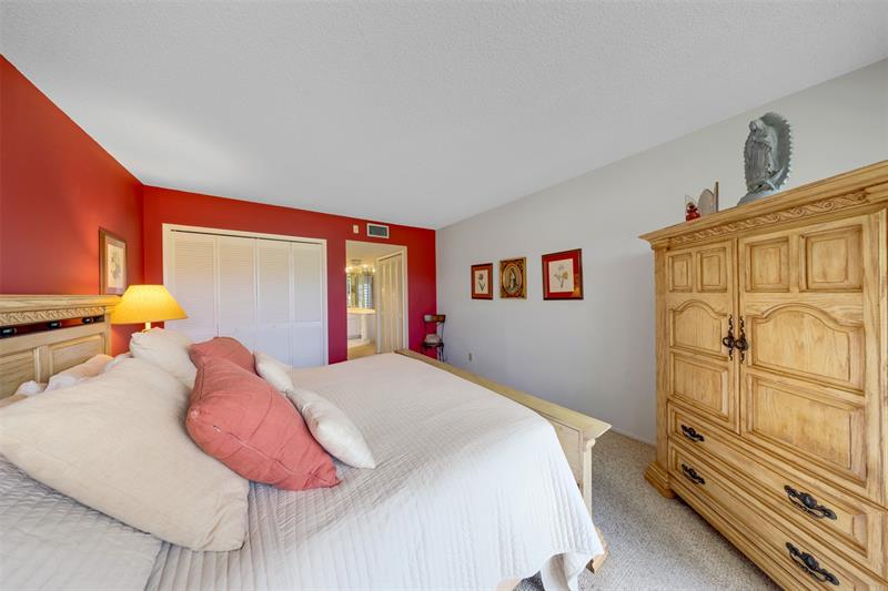 Image 18 of 38 For 905 Cypress Ter  202