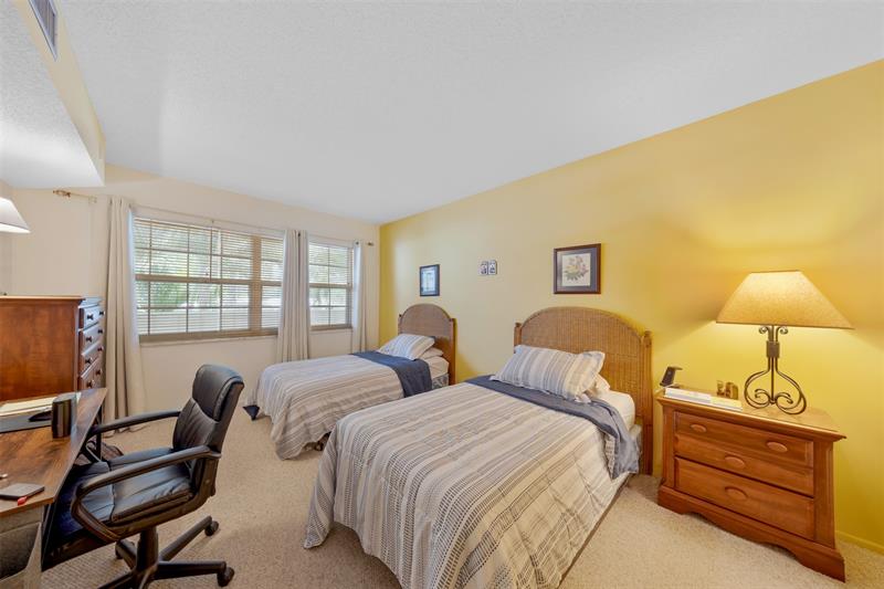 Image 19 of 38 For 905 Cypress Ter  202