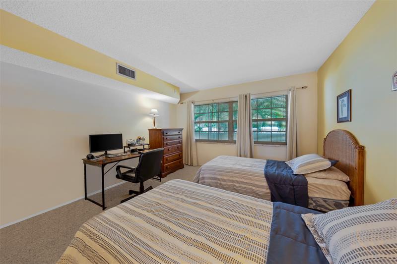 Image 20 of 38 For 905 Cypress Ter  202