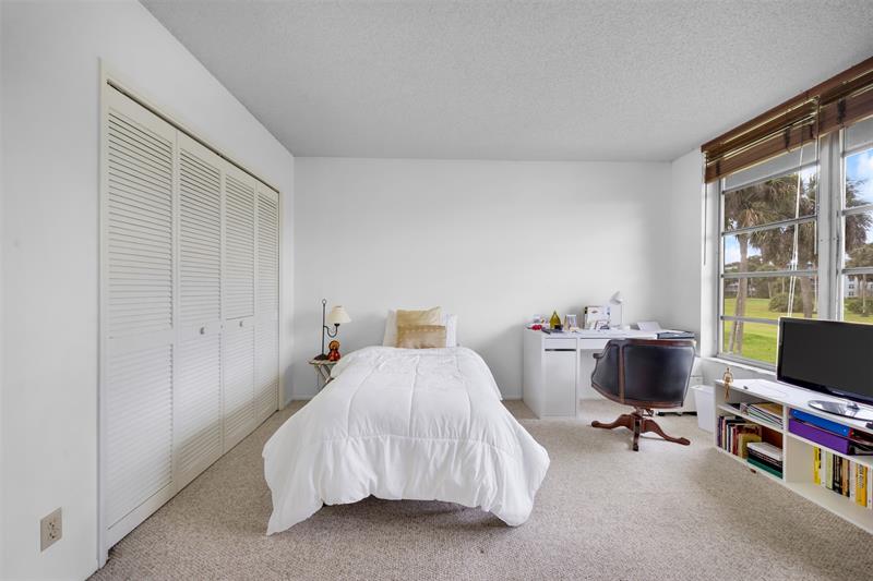 Image 22 of 38 For 905 Cypress Ter  202